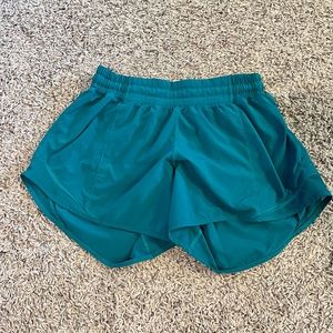 Green LuLuLemon Hotty Hot Shorts 4” Size 6